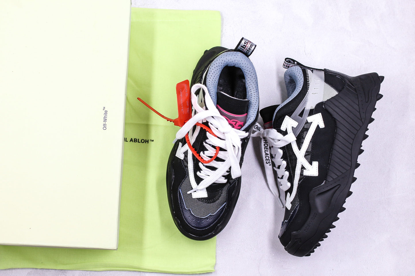 Off-White Odsy-1000 Schwarz