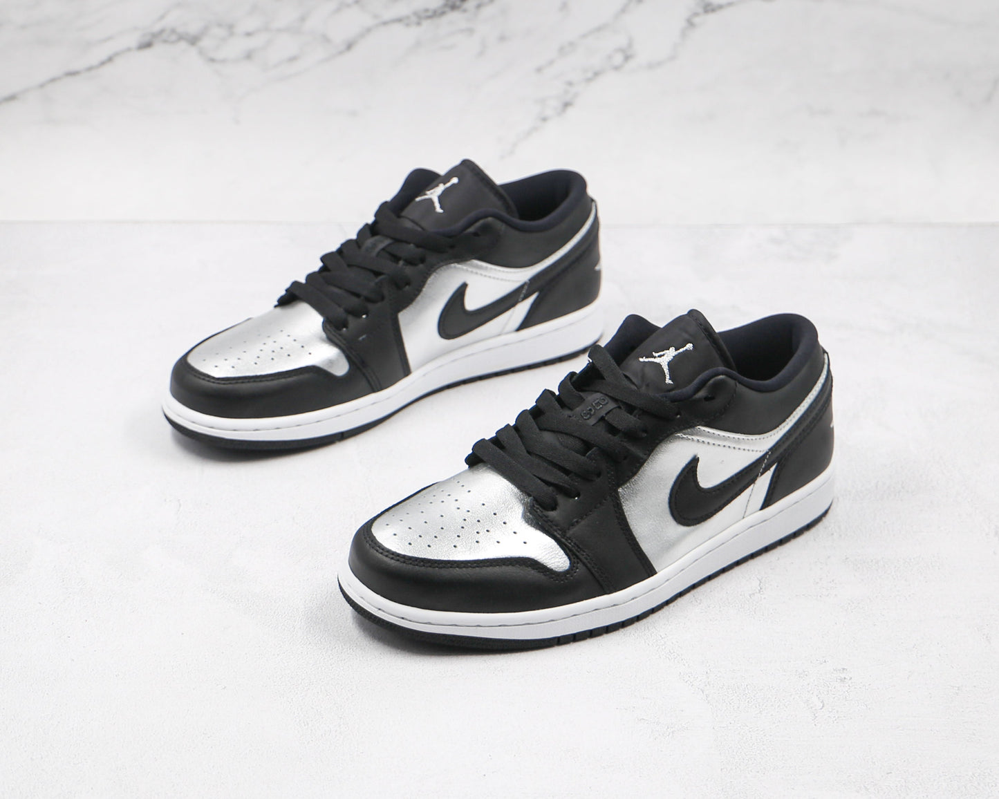 Jordan 1 Low Schwarz Metallic Silber