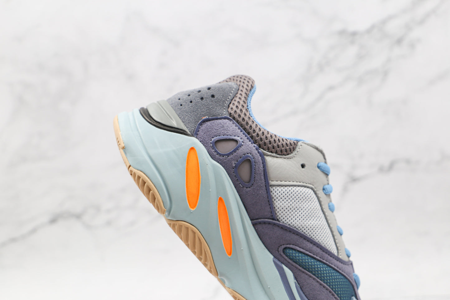 Adidas Yeezy Boost 700 Carbon Blau