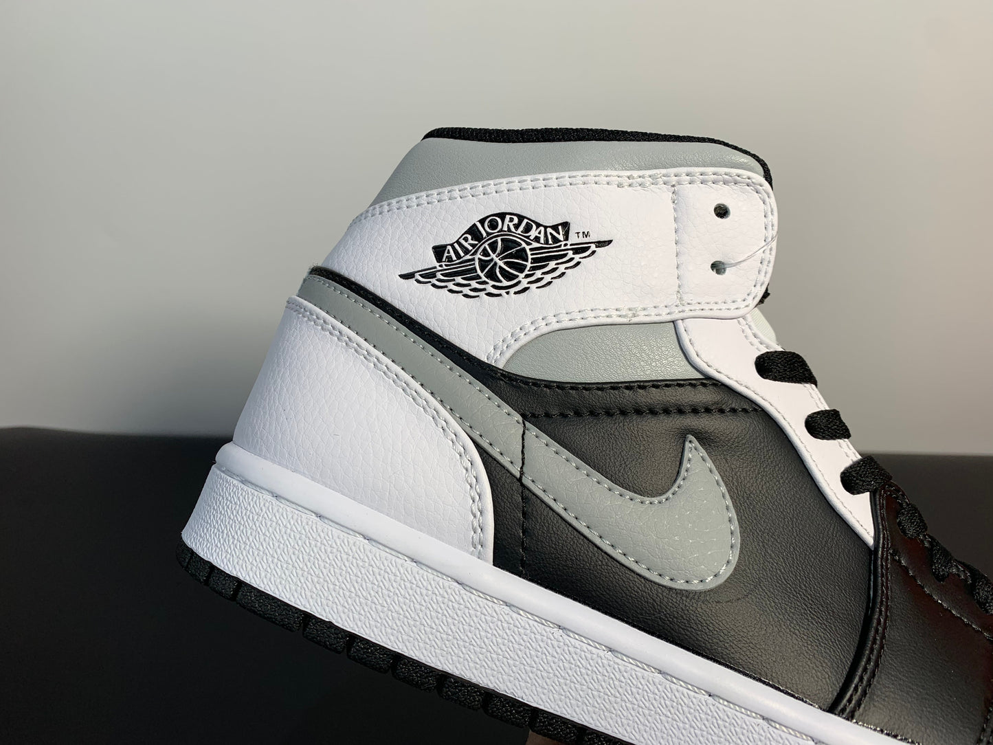 Jordan 1 Mid Bianco Ombra 