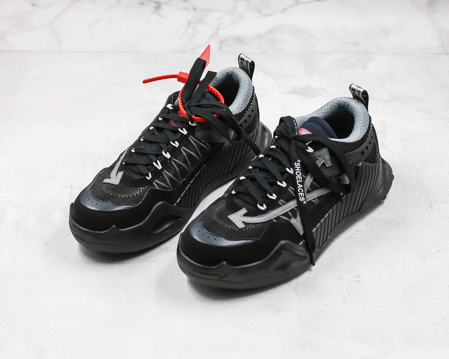 Off-White Odsy-1000 Schwarz SS20