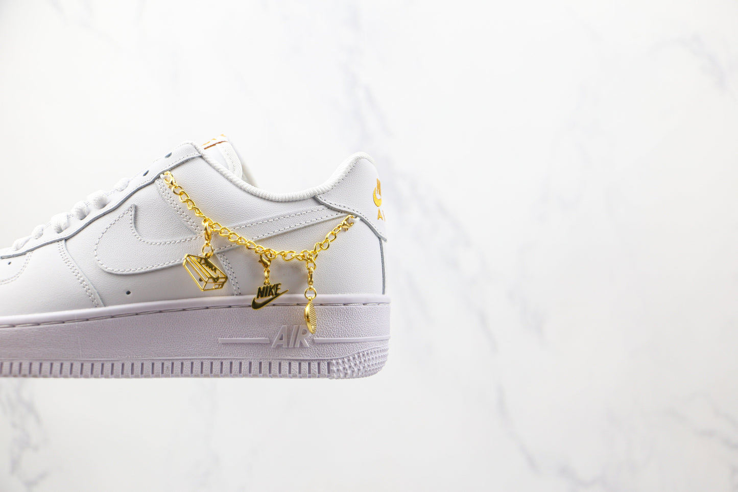 Nike Air Force 1 Low LX Weißer Anhänger