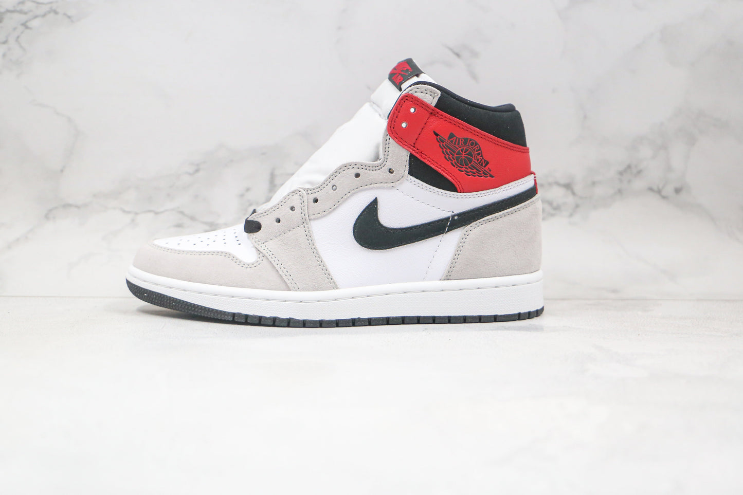 Jordan 1 Retro High Helles Rauchgrau