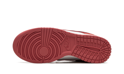 Nike SB Dunk Low Valentines Day (2024)