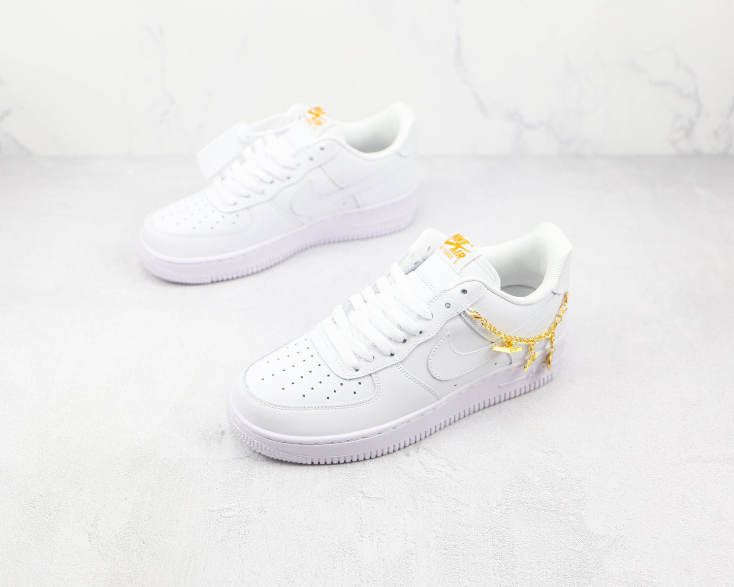 Nike Air Force 1 Low LX Weißer Anhänger