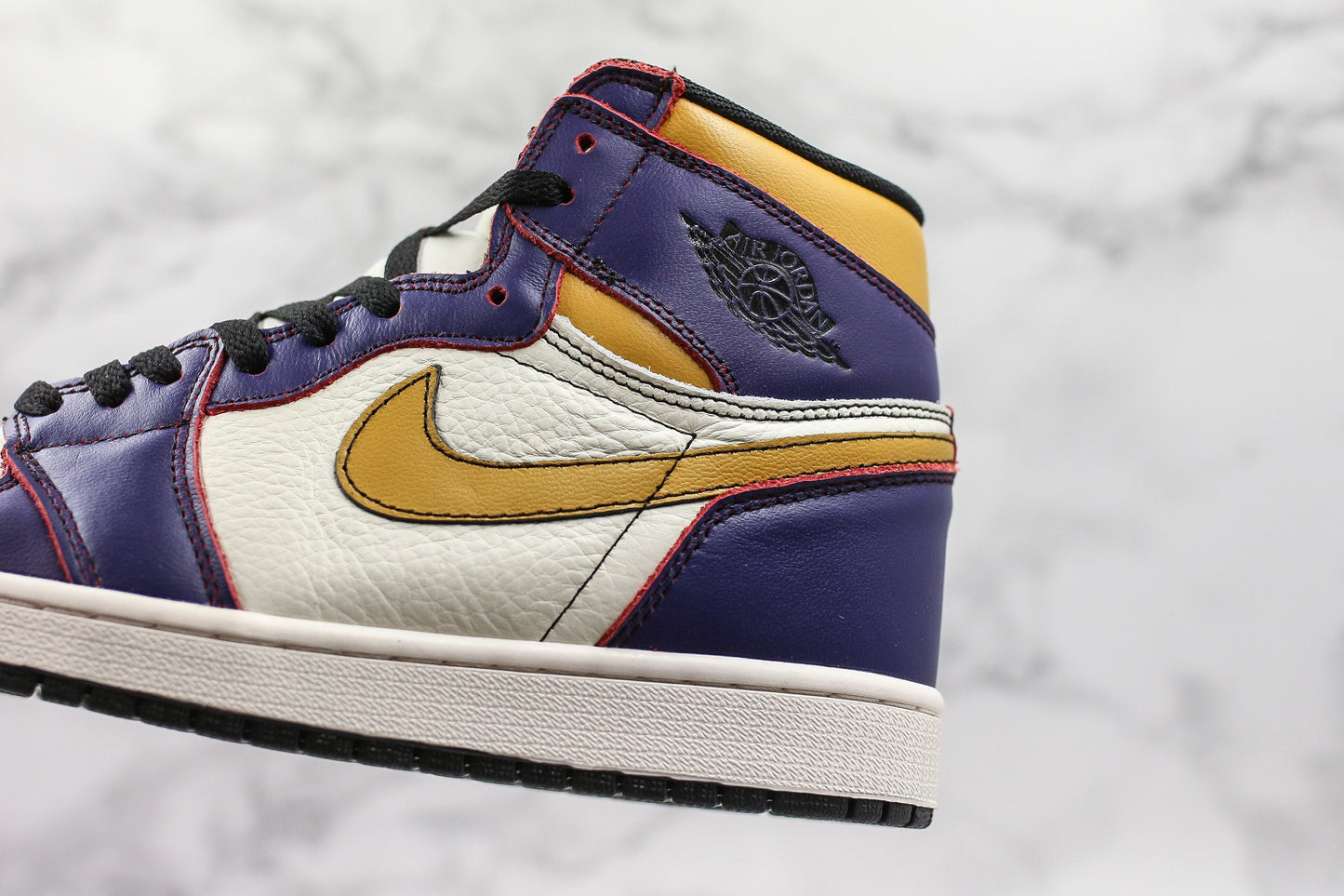 Jordan 1 Retro High OG Defiant SB da Los Angeles a Chicago 