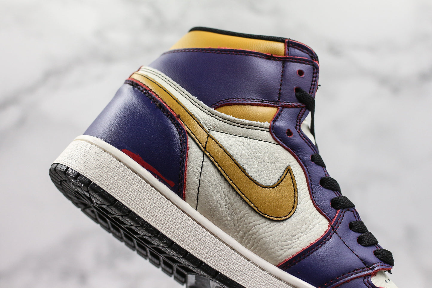 Jordan 1 Retro High OG Defiant SB da Los Angeles a Chicago 