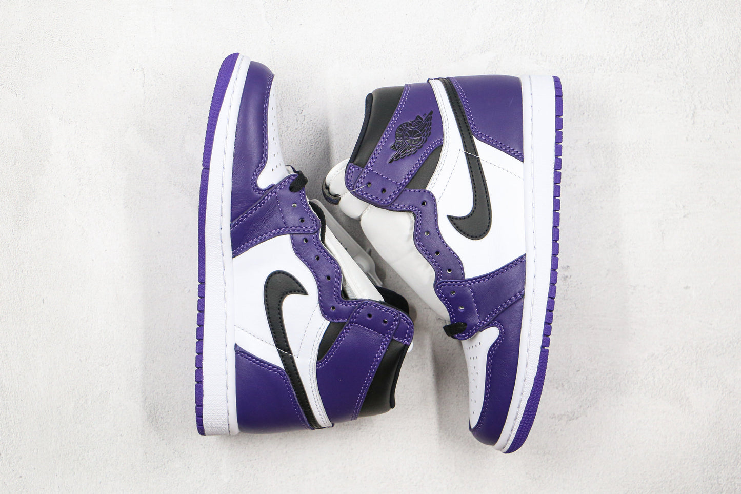 Jordan 1 Retro High Court Viola Bianco 