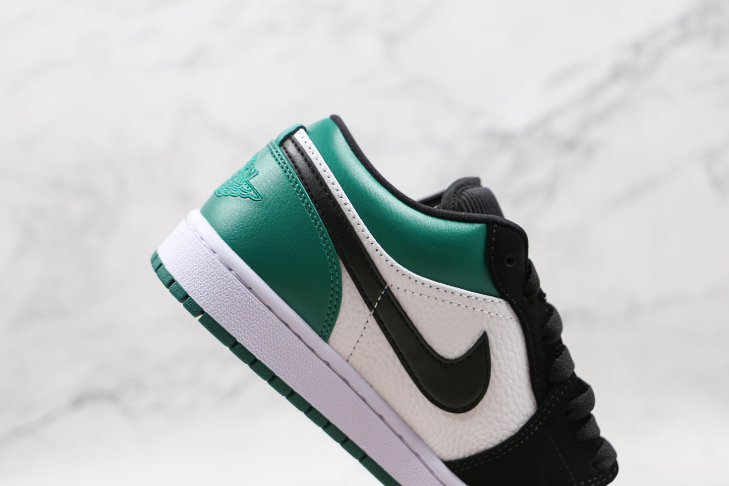 Jordan 1 Low Bianco Nero Verde Mistico 