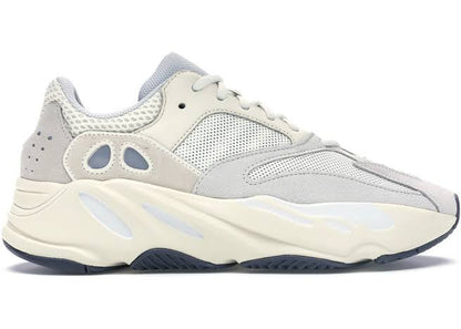 Adidas Yeezy Boost 700 analogiche 