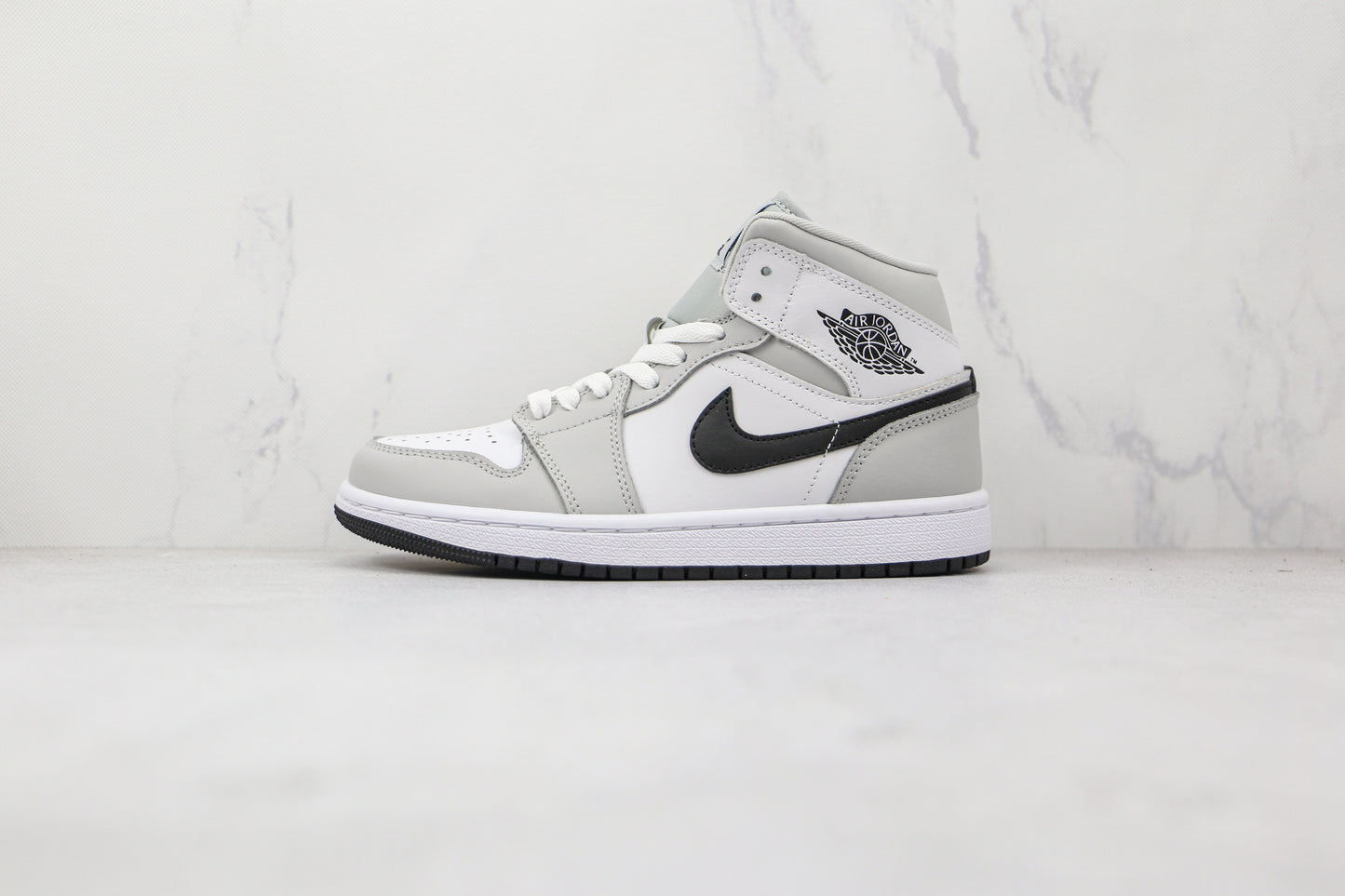 Jordan 1 Mid Helles Rauchgrau