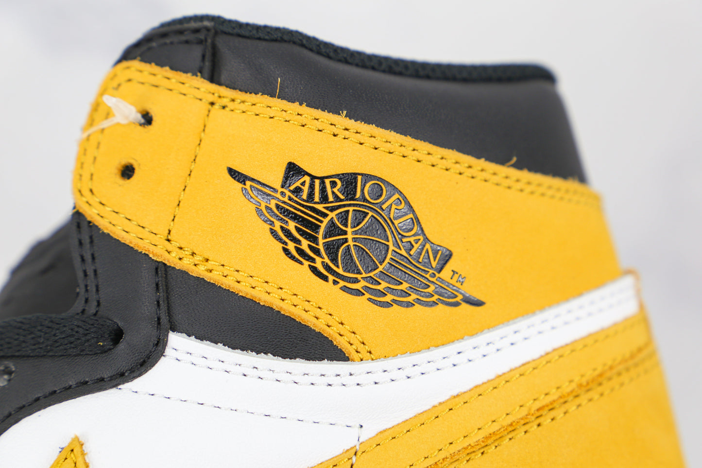 Jordan 1 Retro High Giallo Ocra 