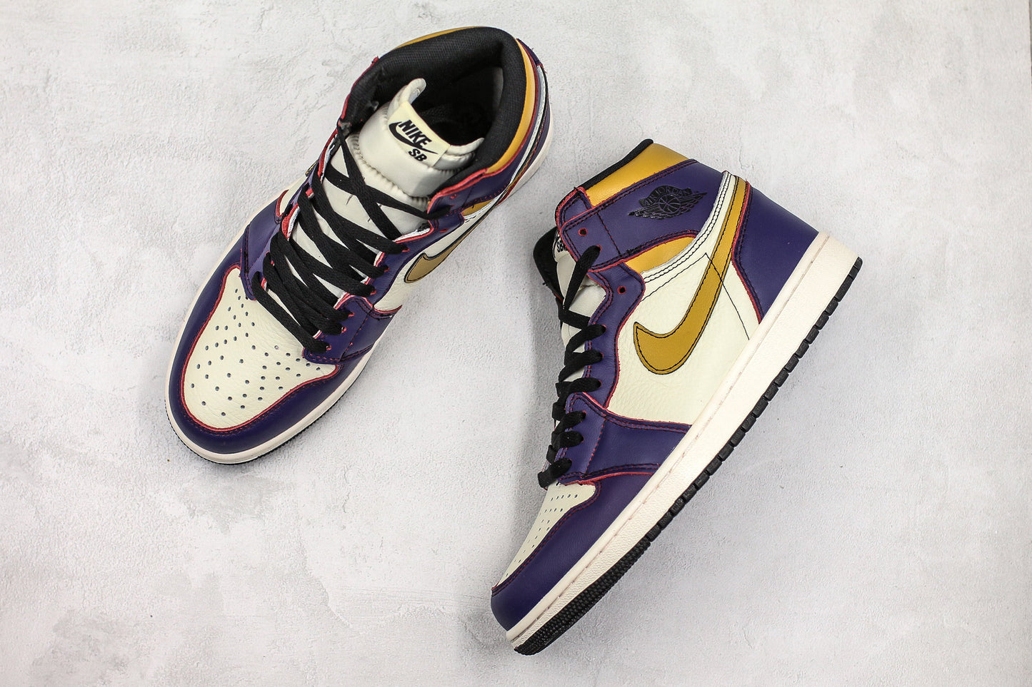 Jordan 1 Retro High OG Defiant SB da Los Angeles a Chicago 