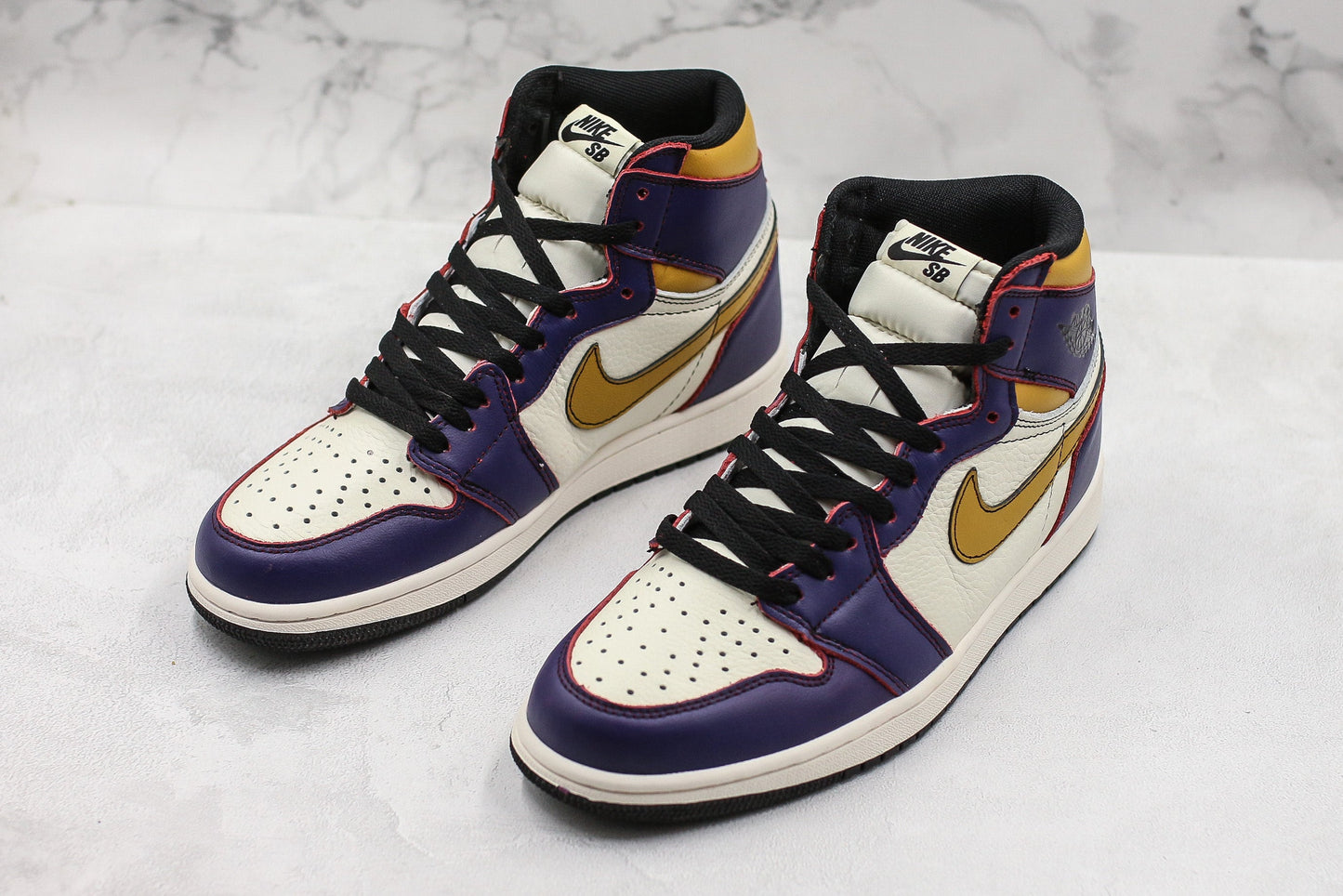 Jordan 1 Retro High OG Defiant SB da Los Angeles a Chicago 