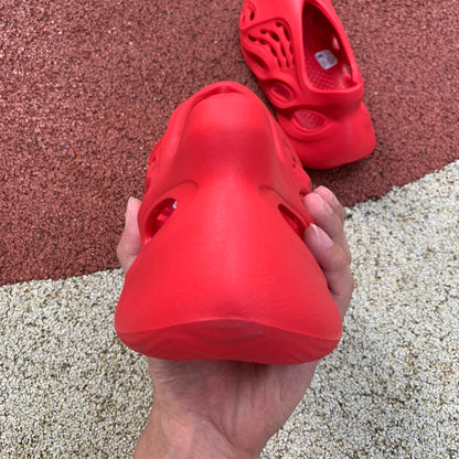 Adidas Yeezy Foam RNNR Vermillion