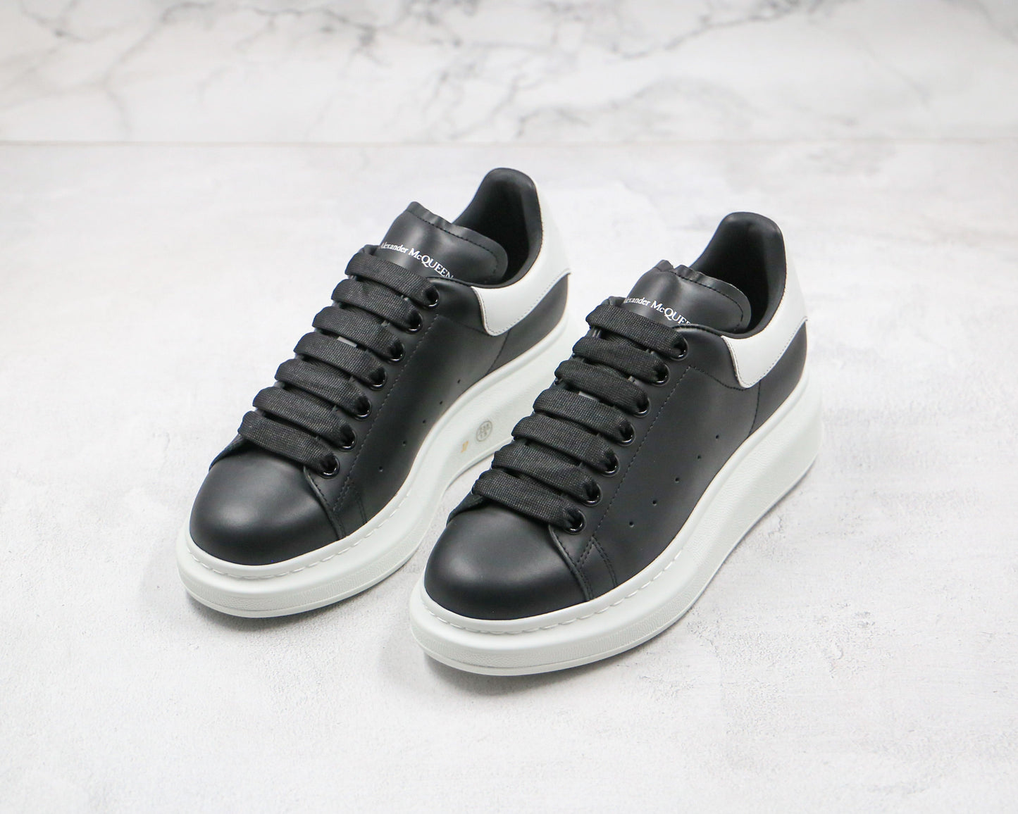 Alexander Mcqueen Oversize Nero Bianco 