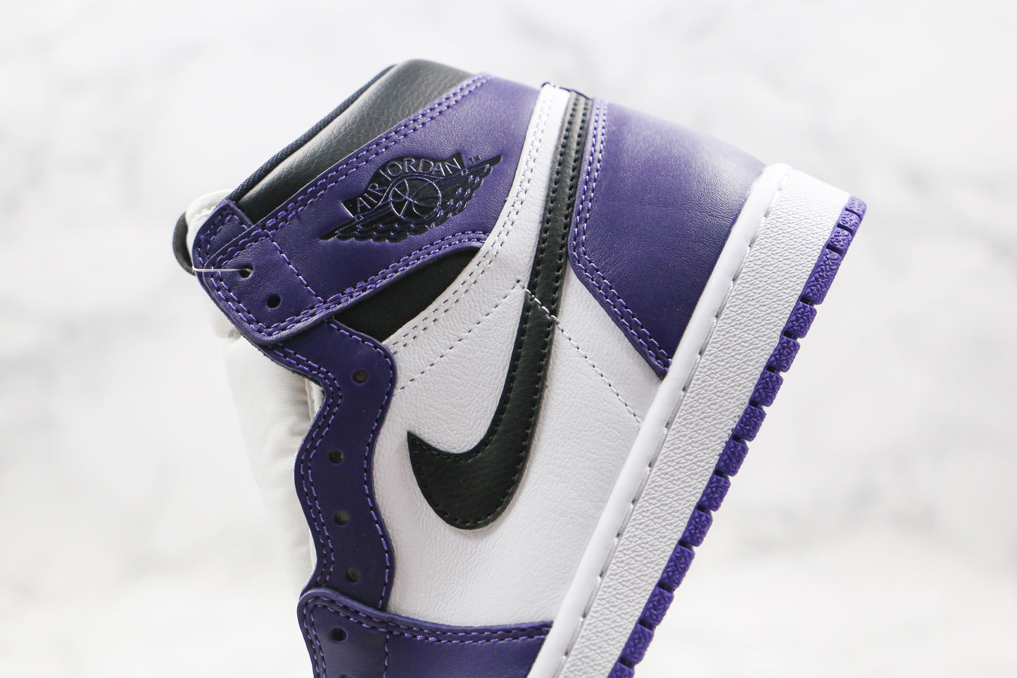 Jordan 1 Retro High Court Viola Bianco 