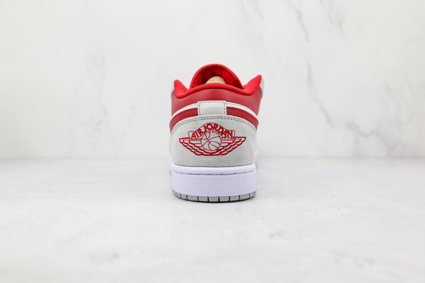 Jordan 1 Low SE Helles Rauchgrau Gym Rot