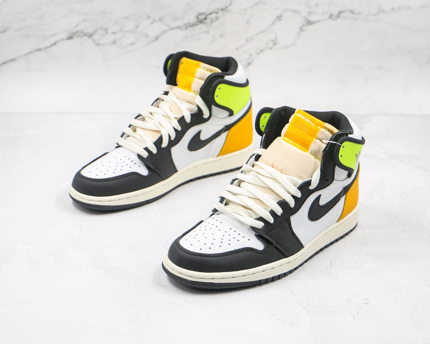 Jordan 1 Retro High Weiß Schwarz Volt Universität Gold