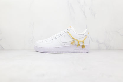 Nike Air Force 1 Low LX Weißer Anhänger