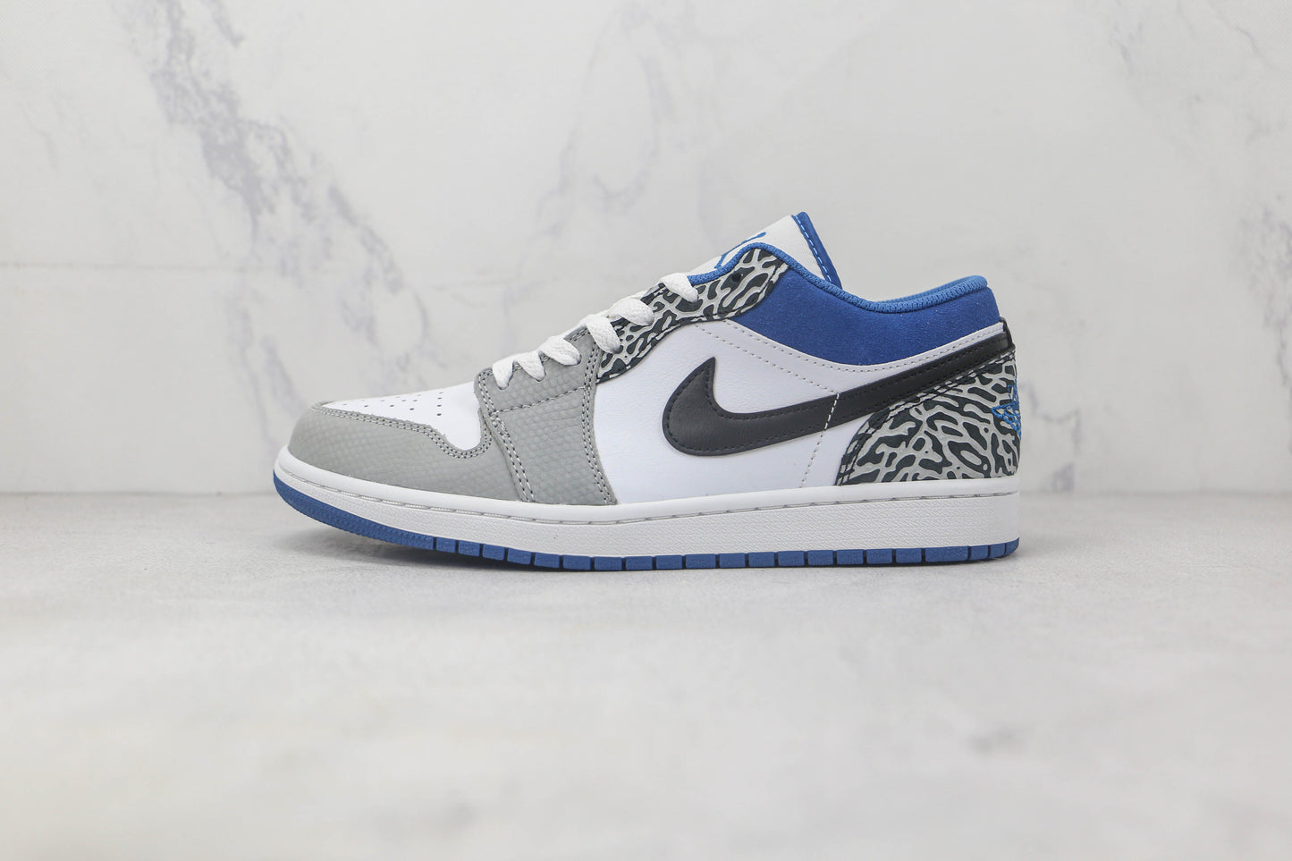 Jordan 1 Low SE Blu Vero 