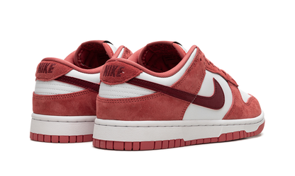 Nike SB Dunk Low Valentines Day (2024)